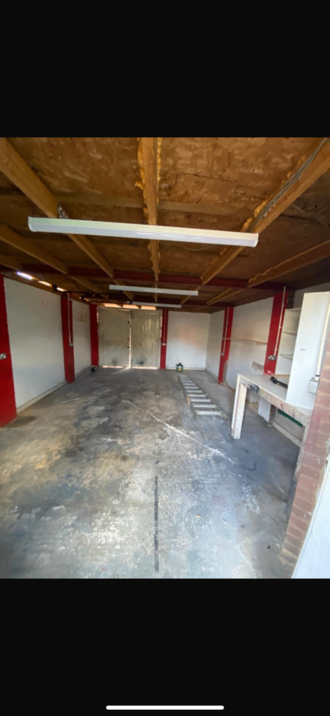 3 bedroom semi detached house garage and conservatory with driveway