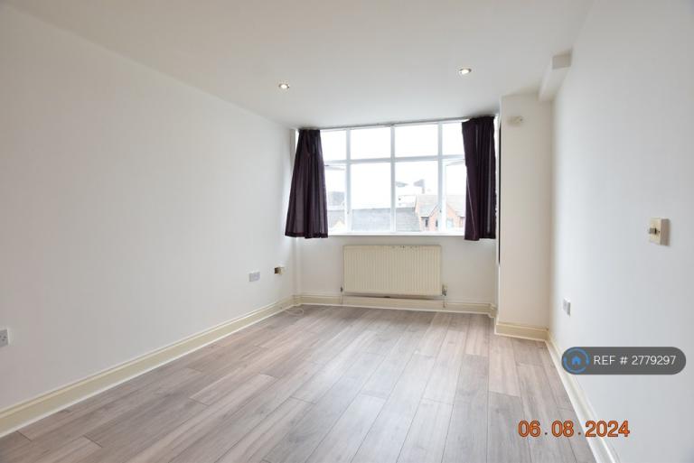 1 bedroom flat in T L House, Luton, LU1 (1 bed) (#2779297)