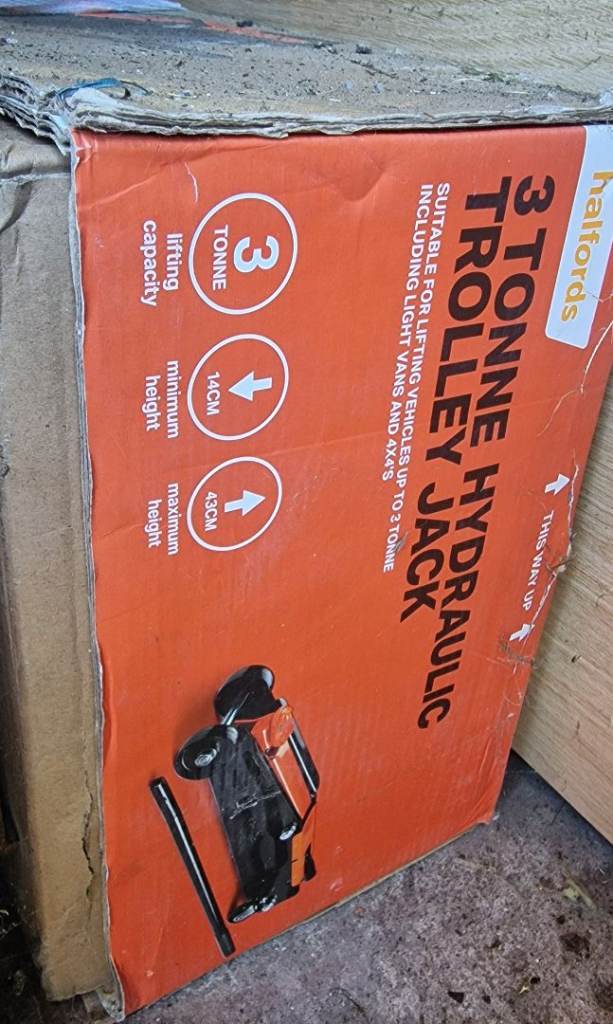 BRAND NEW Halfords 3Tonne Hydraulic Trolley Jack Tonne Hydraulic Trolley Jack 