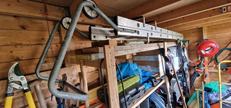 Roof ladder
