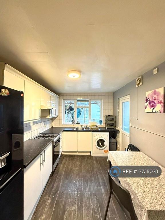 3 bedroom house in Aveling Park Road, London, E17 (3 bed) (#2738028)