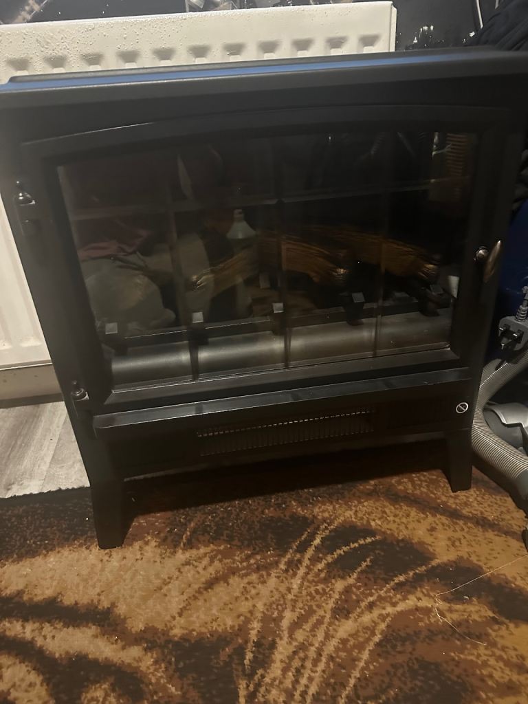 Black Electric Fire with Remote – Good Working Condition