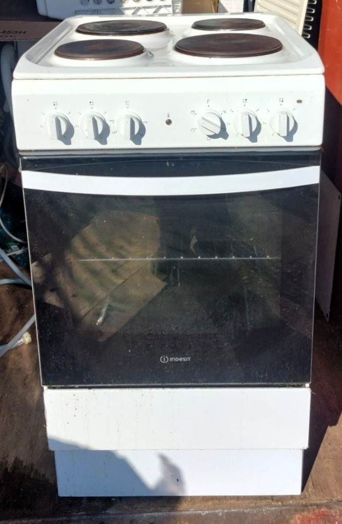 Indesit 50cm Electric Cooker- Hot Plates