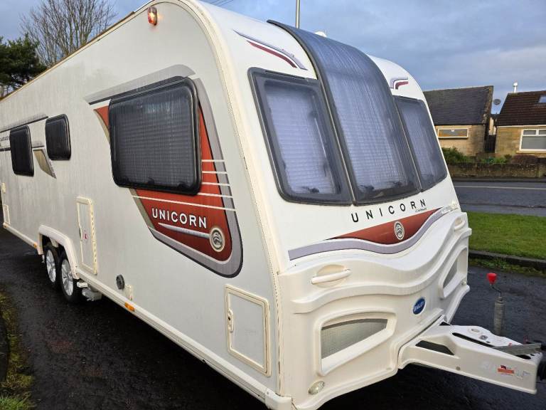 Bailey Unicorn Cartagena Twin Axle Transverse Island Bed stunning caravan