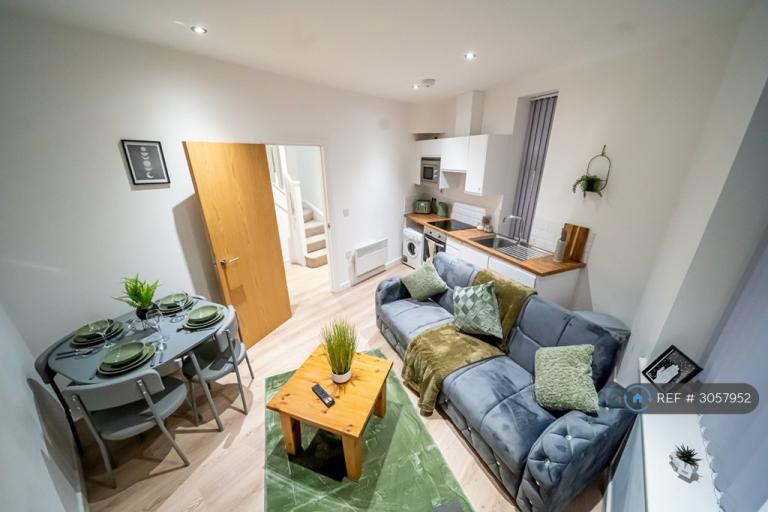 2 bedroom flat in The Old Police Station, Rochdale, OL16 (2 bed) (#3057952)