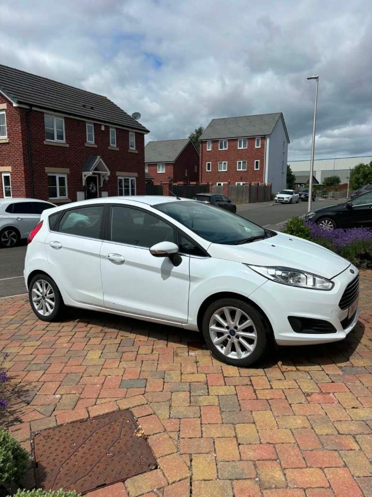 Ford, FIESTA, Hatchback, 2014, Manual, 1241 (cc), 5 doors