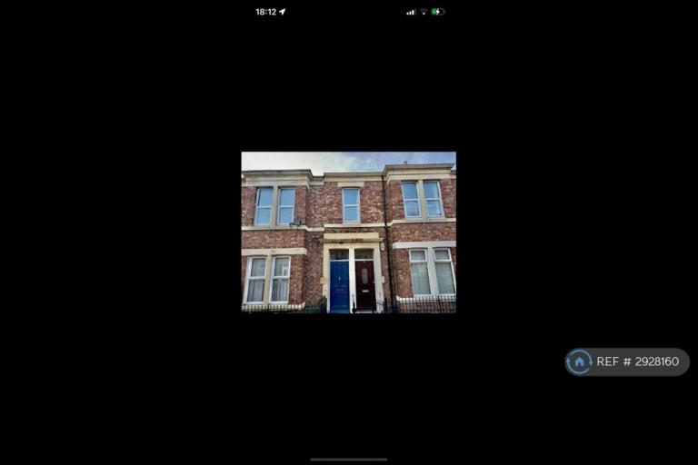 3 bedroom flat in Brinkburn Avenue, Gateshead, NE8 (3 bed) (#2928160)