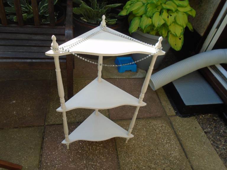 Lovely White Decorative Corner Shelf Unit – Good Condition