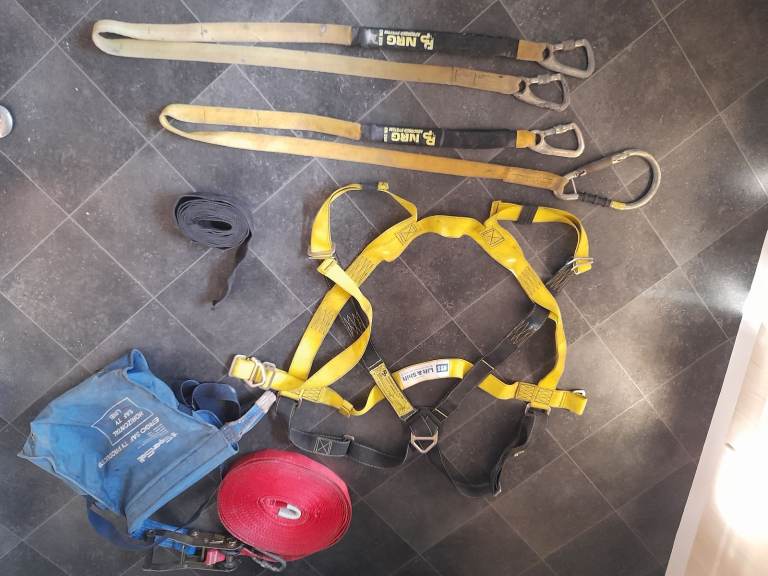 Safety harness full body and 18 metre line 