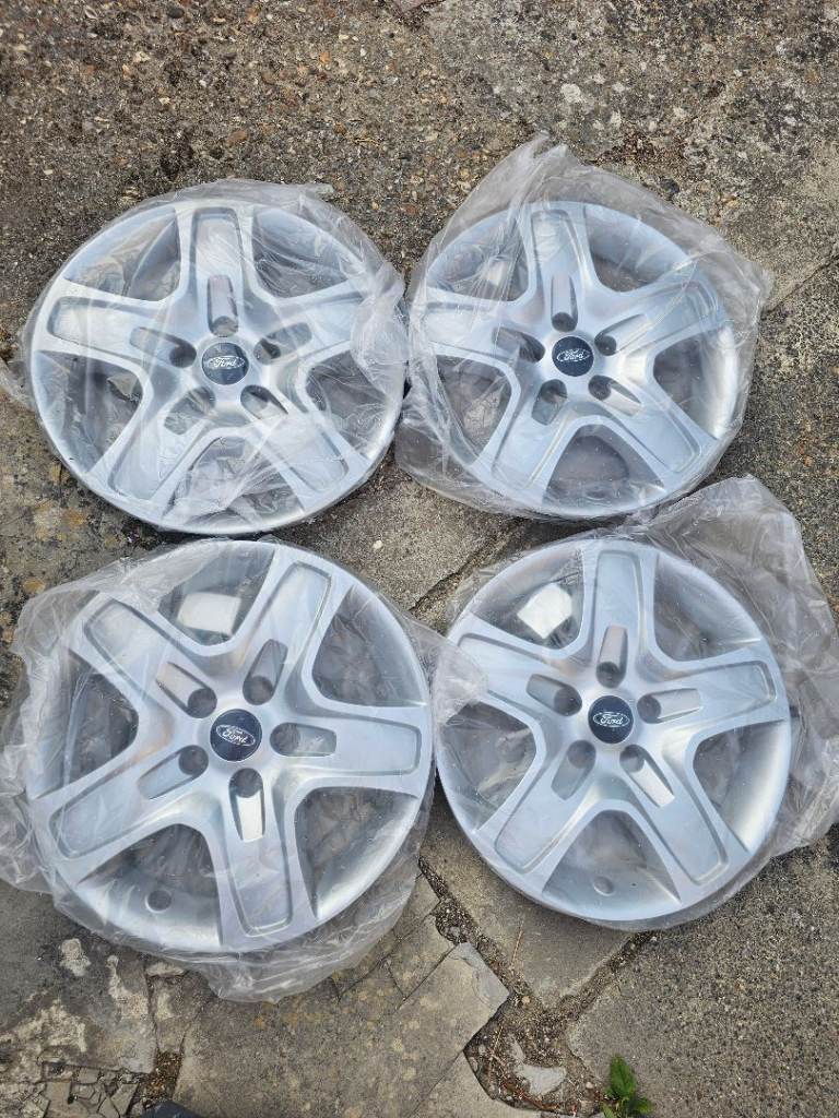 Ford focus wheel trims 17in NEW