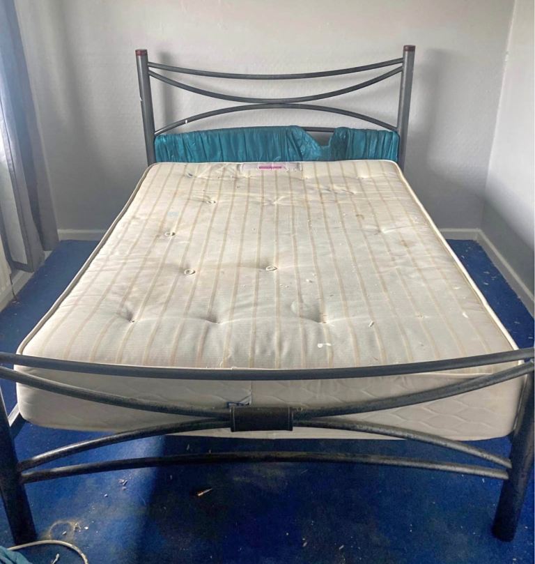 Iron double bed frame 