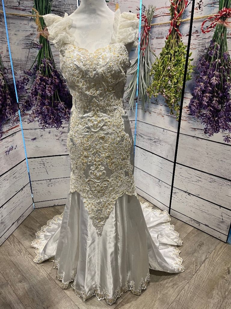 Pronuptia wedding dress size 14