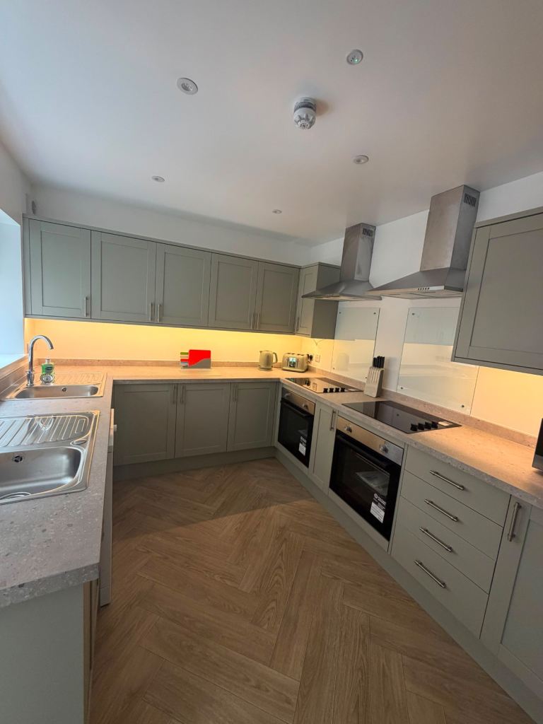 HMO - BRAND NEW 7 BED ENSUITE ROOMS FOR PROFESSIONALS