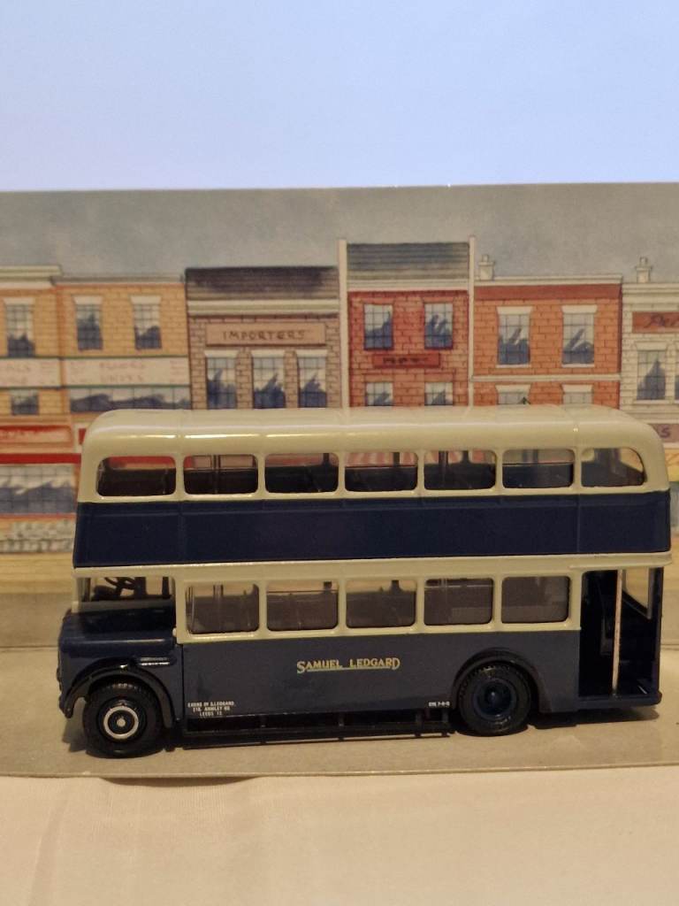 EFE AEC Regent V Samuel Ledgard E19705 1:76 Diecast Model