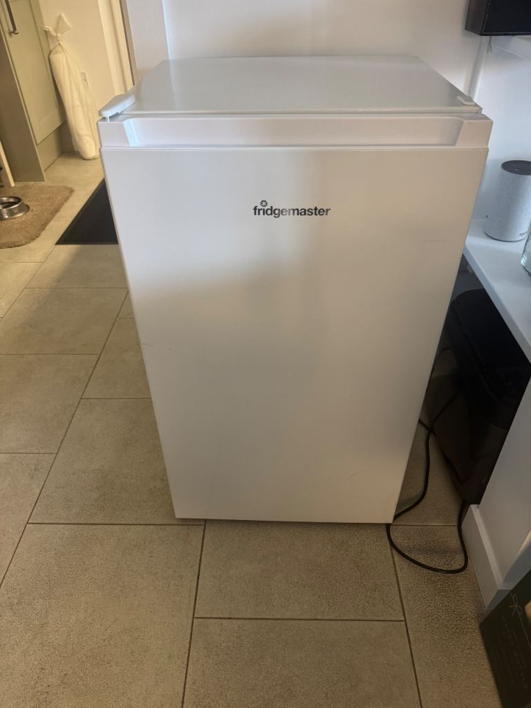Fridgemaster Freestanding Fridge with Freezer Box – White, As Good As New
