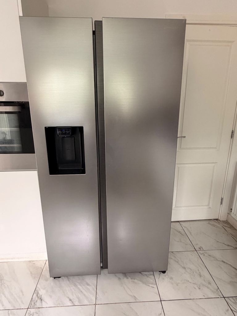 Samsung American-Style Fridge Freezer – RS64DG5303S9EU
