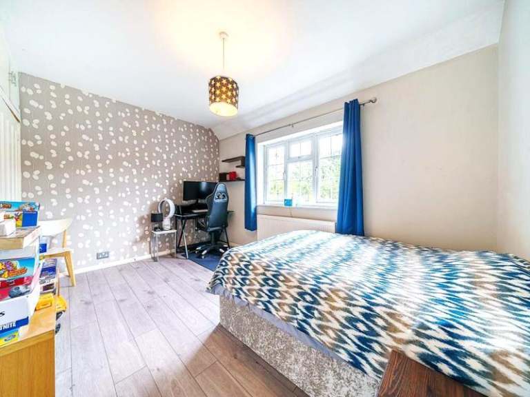 🏚️🔑  SPACIOUS DOUBLE ROOM IN MILE END    🔑 – £750/MONTH (FOR ONE PERSON)