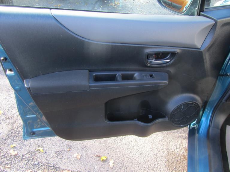 TOYOTA YARIS 1.3 Dual VVT-i TR 2012