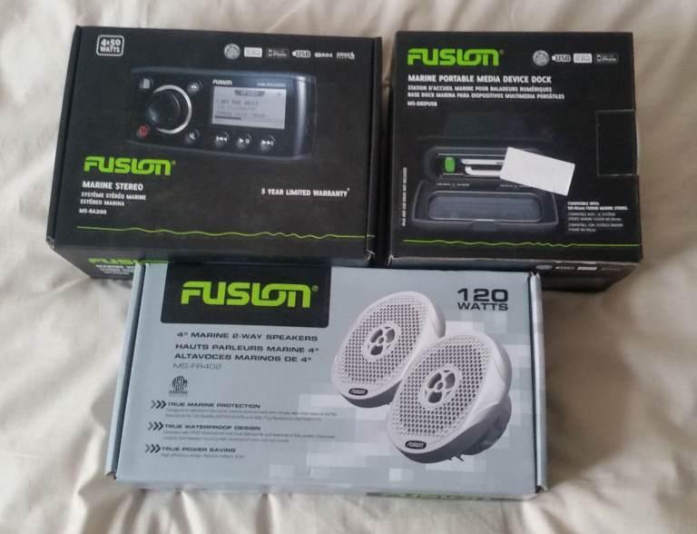 Fusion Marine boat radio Stereo MS-RA200, Media Device Dock & Speakers NIB