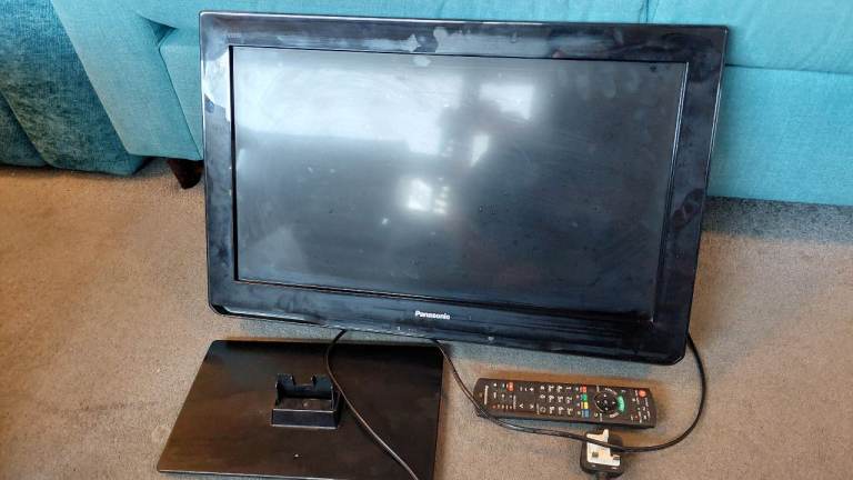 Panasonic Viera 24" LCD TV NOT A SMART TV