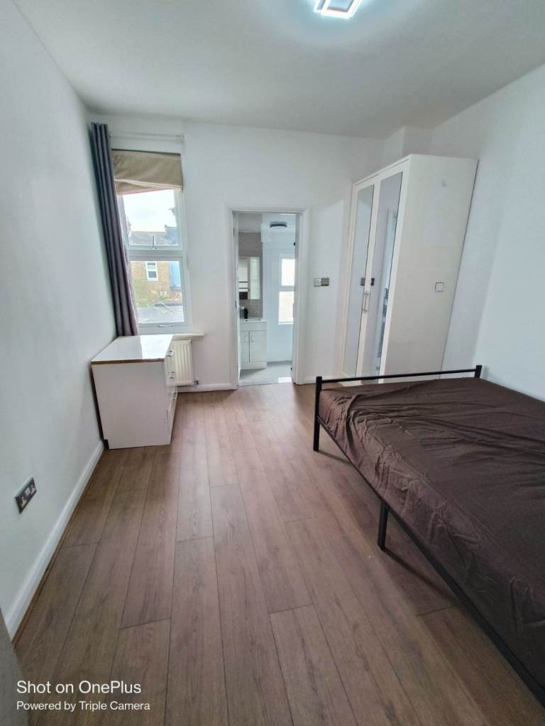 Double room with ensuite is available