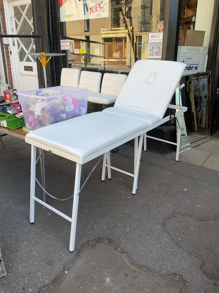 Cream/White Massage Table/bed For Spa & Massages & Beauty Treatments (Cash Only)