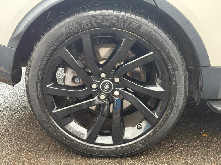 2017 Land Rover Discovery 3.0 TDV6 HSE Automatic 4WD Euro 6 5dr SUV Diesel Automatic