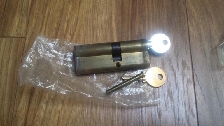 Upvc door lock barrel with 2 keys 
