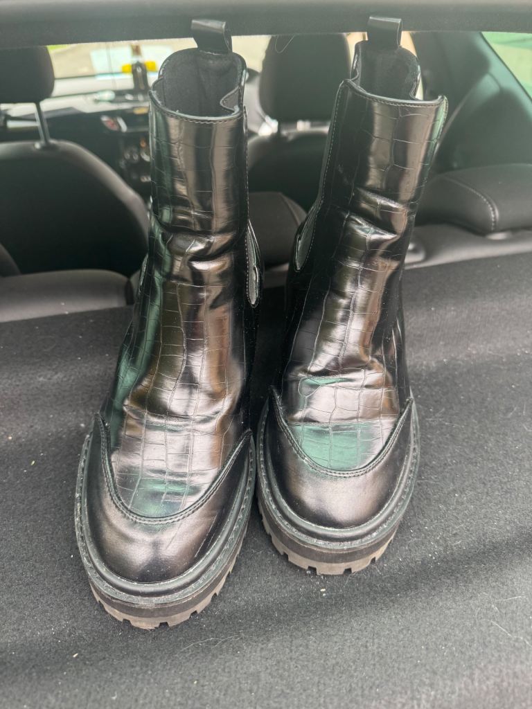 Chunky Chelsea Croc/Boots Size 8