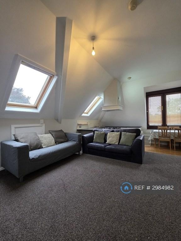 2 bedroom flat in Cyncoed Road, Cardiff, CF23 (2 bed) (#2984982)
