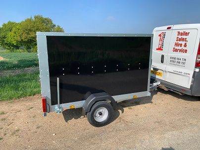 TICKNERS Box Trailer 7' x 4' x 4' in Black or White with Lockable Doors 750kgs