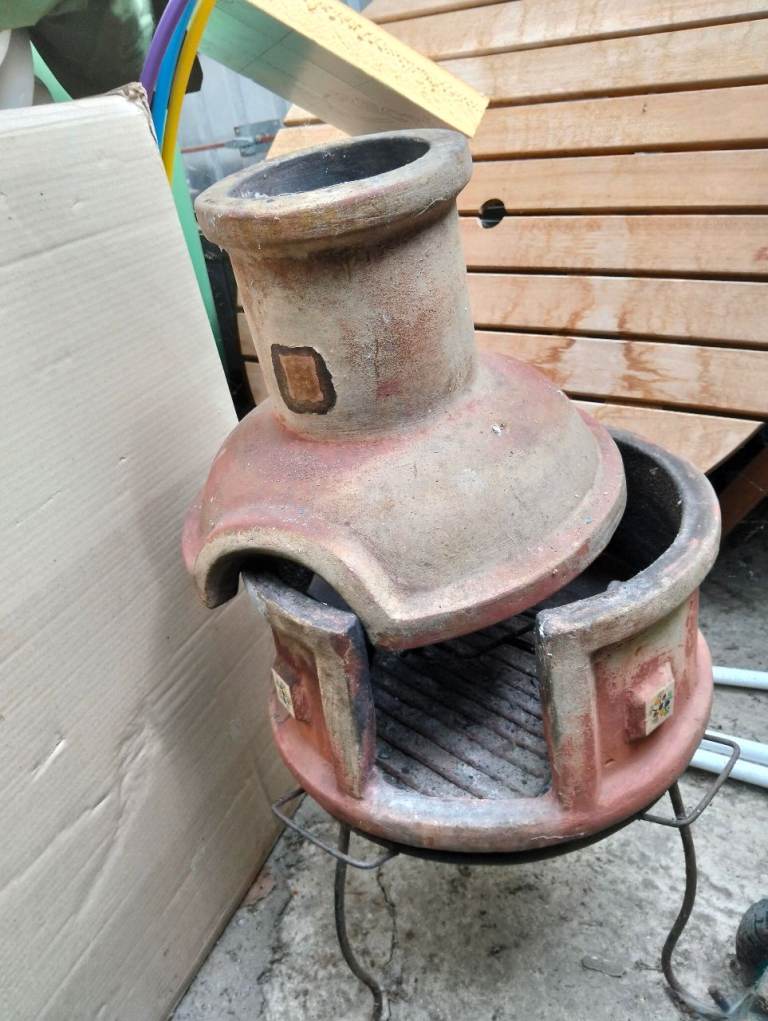 Clay Chimenea BBQ – Used Condition