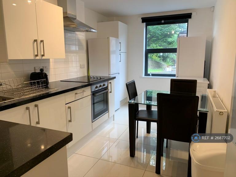 4 bedroom flat in Clarendon Road, Leeds, LS2 (4 bed) (#2687702)