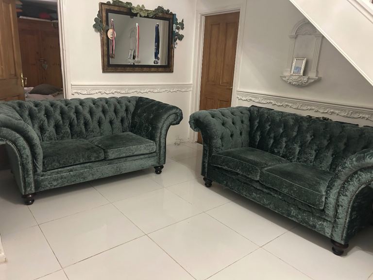 Green velvet chesterfield 2 seater sofa set DELIVERY AVAILABLE 