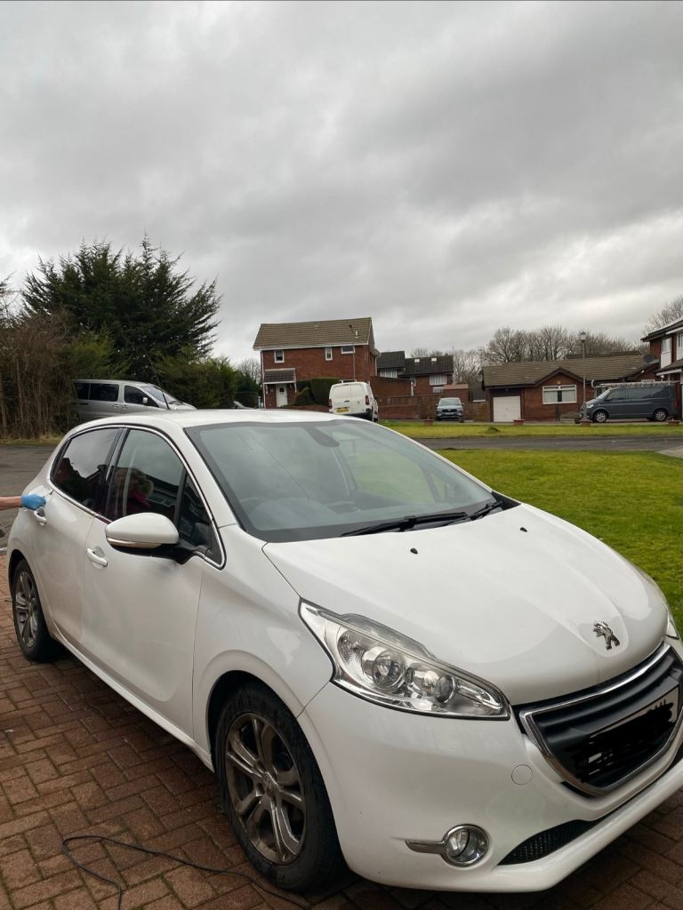 Peugeot, 208, Hatchback, 2015, Manual, 1199 (cc), 5 doors