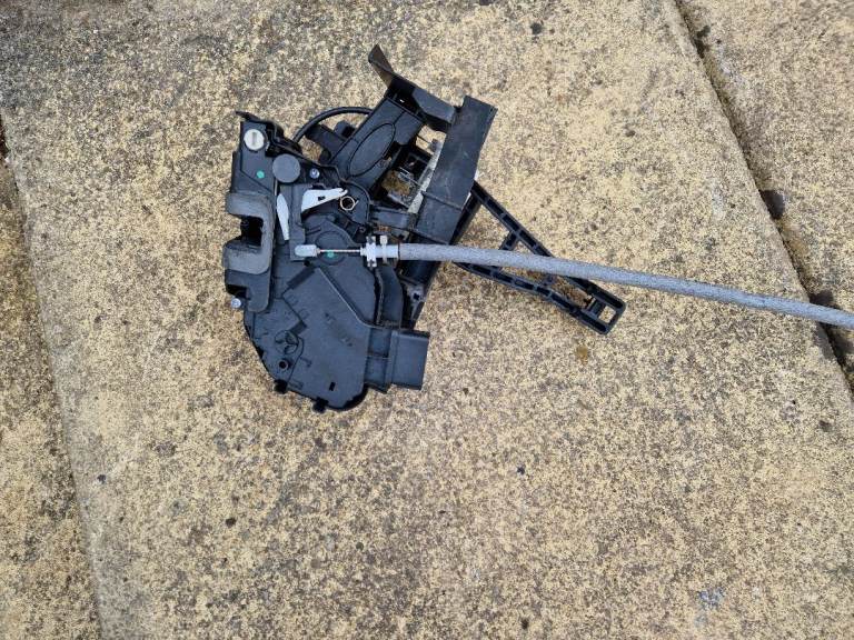 FOR SALE CENTRAL LOCKING MOTOR AND CATCH for 2010 MONDEO MK4 REAR PASSENGER SIDE