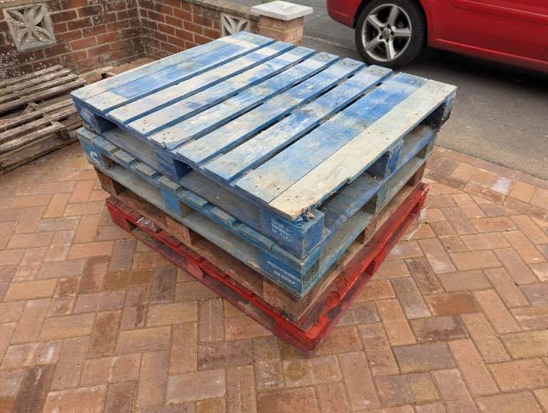 4 wooden pallets good condition free collection only