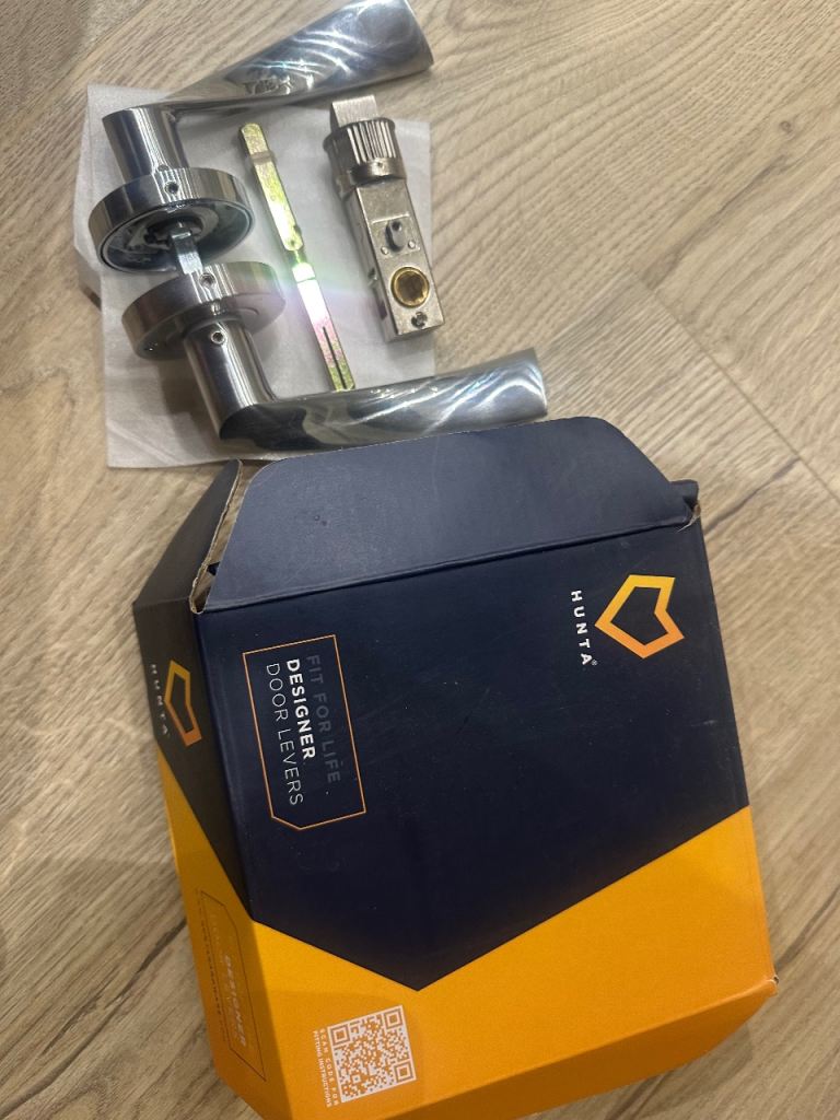 Hunta designer door lever handle with privacy pin