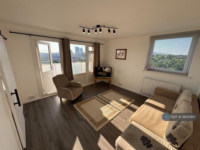 1 bedroom flat in Lewisham, Lewisham, SE13 (1 bed) (#2822365)