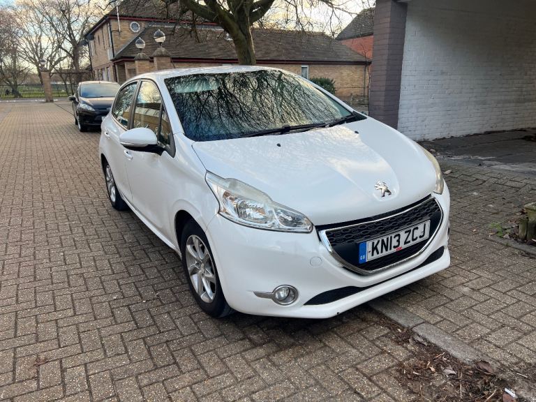 Peugeot, 208, Hatchback, 2013, Manual, 1199 (cc), 5 doors