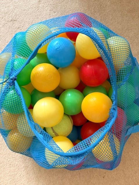 Ball pond / soft play balls