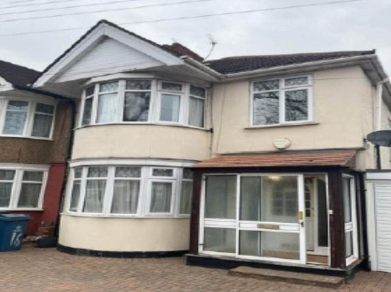 3Bed House to rent in Kenton, Harrow - Christchurch Avenue