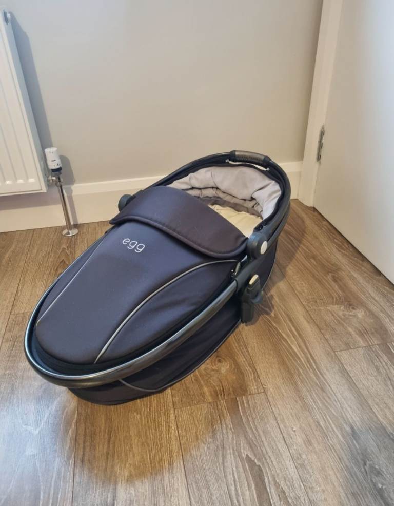 Egg Stroller Bassinet Carrycot in Black with Silver trim