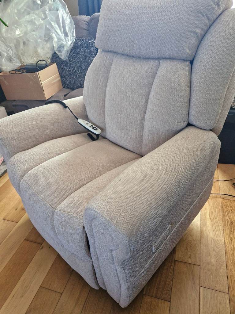 Cromwell rise & recline heat massage chair.