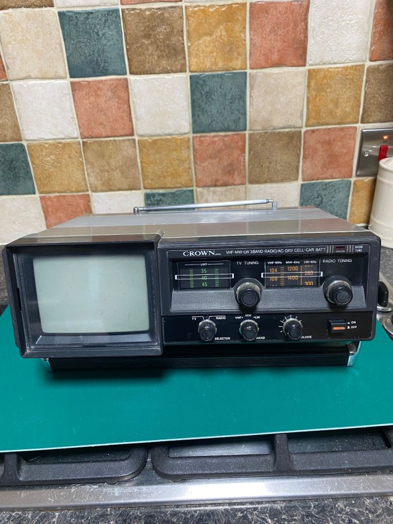 Crown 5TV-65R Portable TV / Radio VHF/MW/LW Spares or repair 