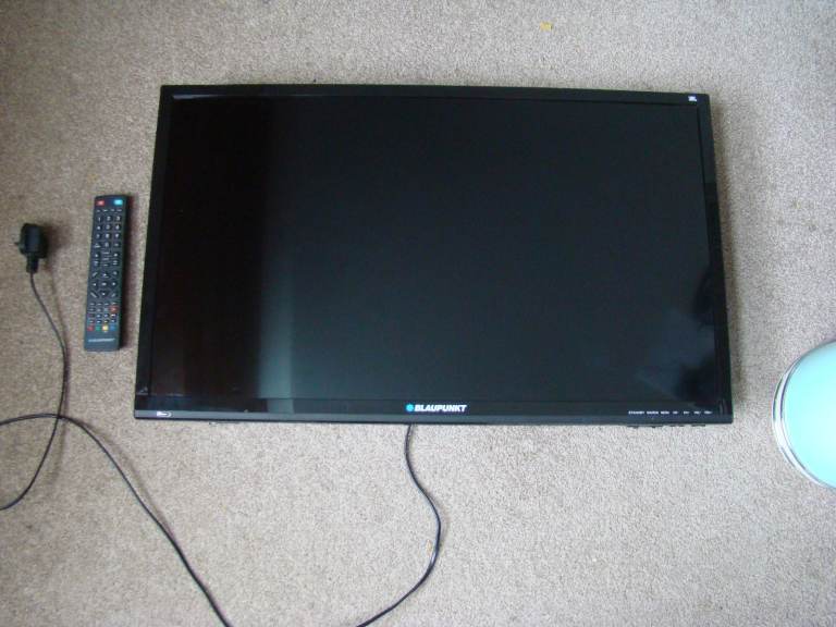 32 inch FREEVIEW TV with Wall Bracket Blaupunkt