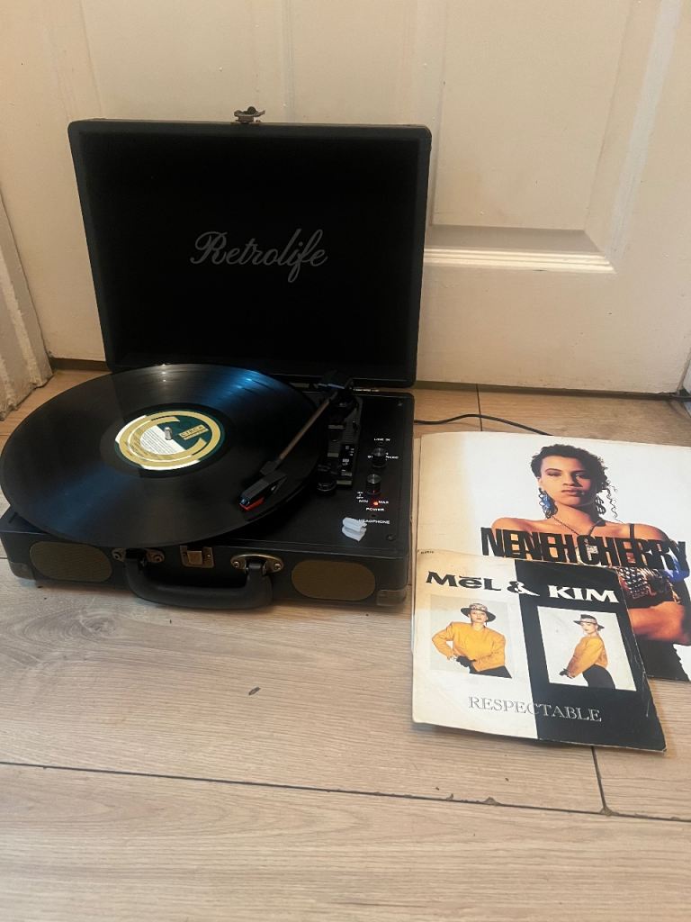 RETRO LIFE Bluetooth 3 Speed Record Player/Built Speaker/Line In 