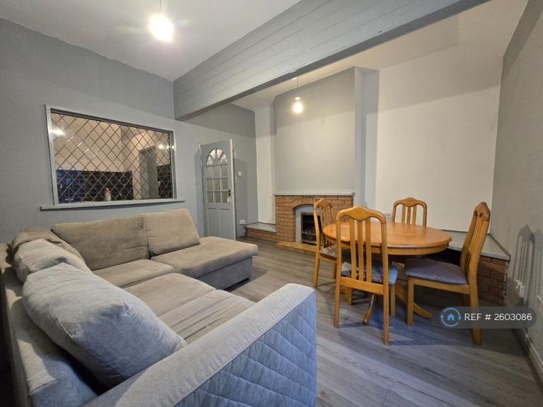 2 bedroom flat in Fore Bondgate, Bishop Auckland, DL14 (2 bed) (#2603086)