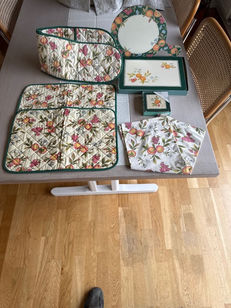 Cloverleaf Tableware