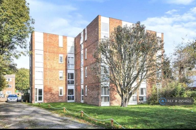 1 bedroom flat in Albemarle Road, Beckenham, BR3 (1 bed) (#2954622)